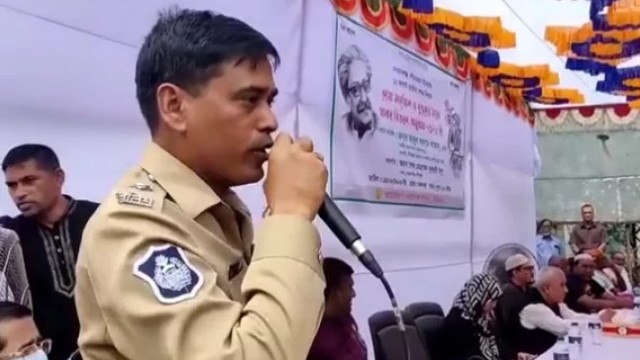 আ. লীগকে নিজের দল দাবি দেওয়ানগঞ্জ ওসির, বিজয়ী করতে চাইলেন ভোট