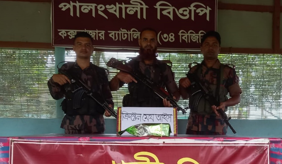 ৫ কোটি টাকার আইস রেখেই পালালো পাচারকারী