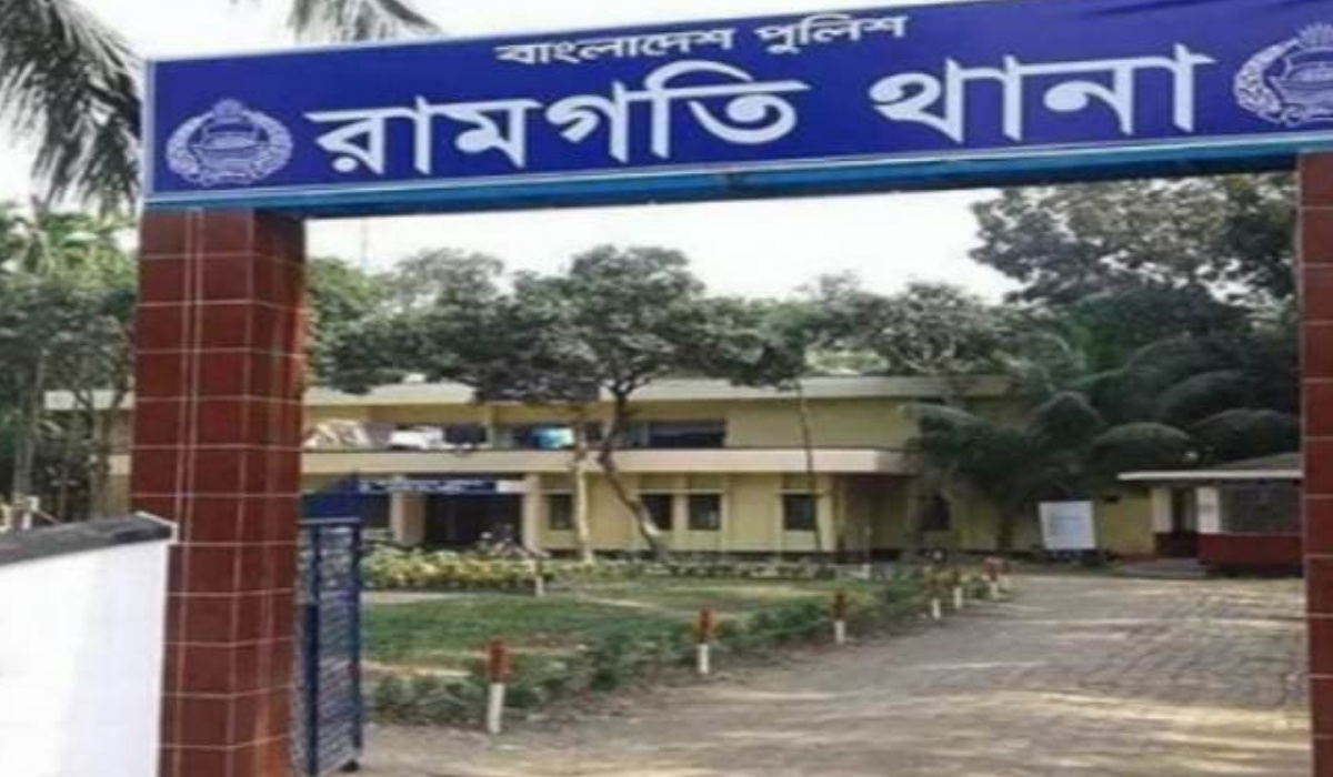 রামগতিতে ইউপি সদস্যের বসতঘরে অগ্নিসংযোগ