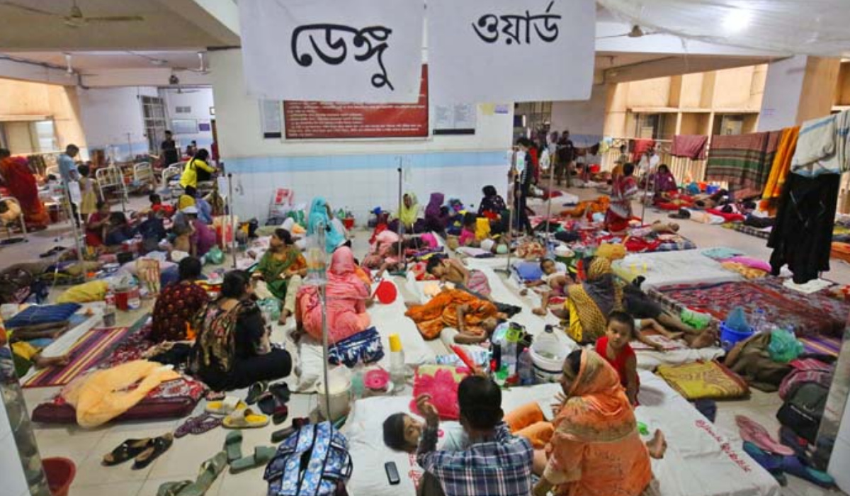 ডেঙ্গু রাজধানীতে ‘স্থিতিশীল’, বাড়ছে ঢাকার বাইরে