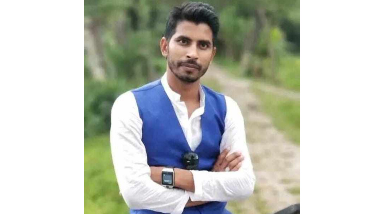 বিয়ের দাবিতে অনশনে নার্স,পলাতক ক্লিনিক পরিচালক!