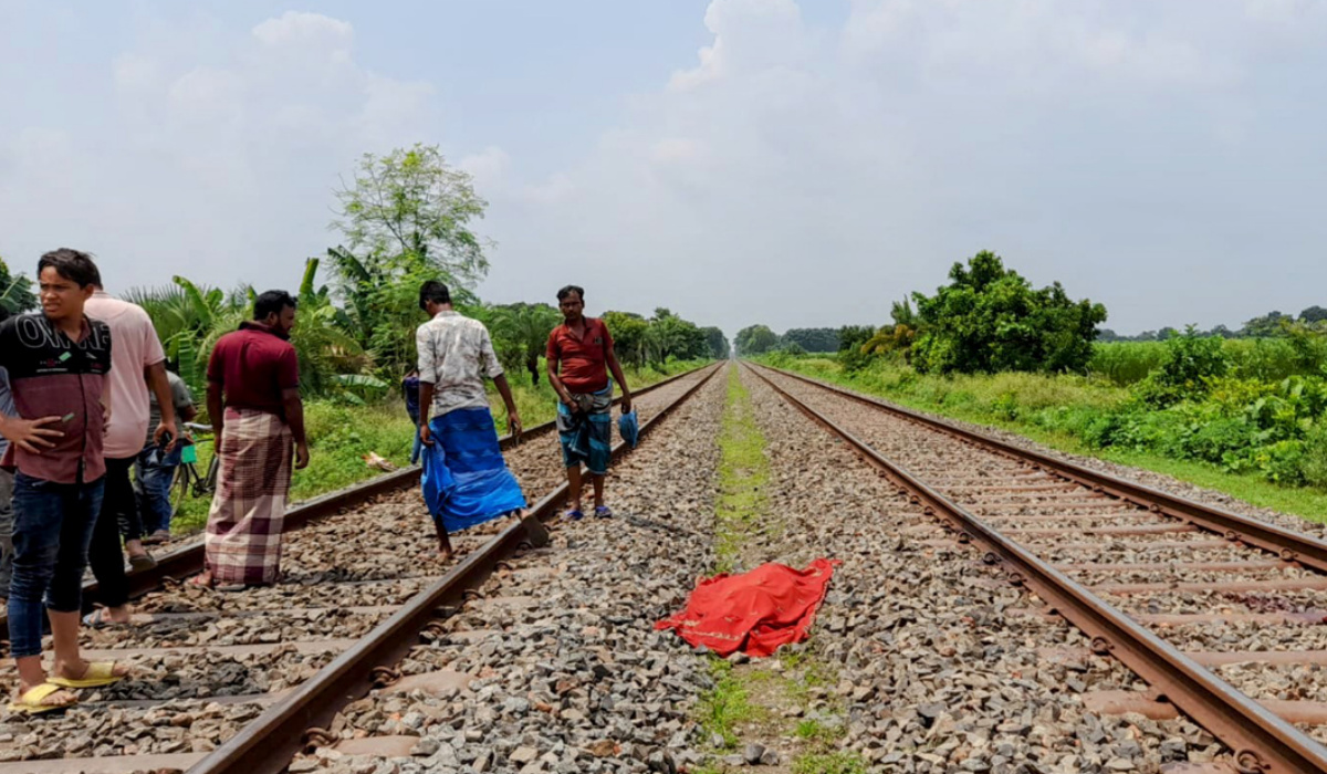 চুয়াডাঙ্গায় ট্রেনে কাটা পড়ে কিশোর নিহত