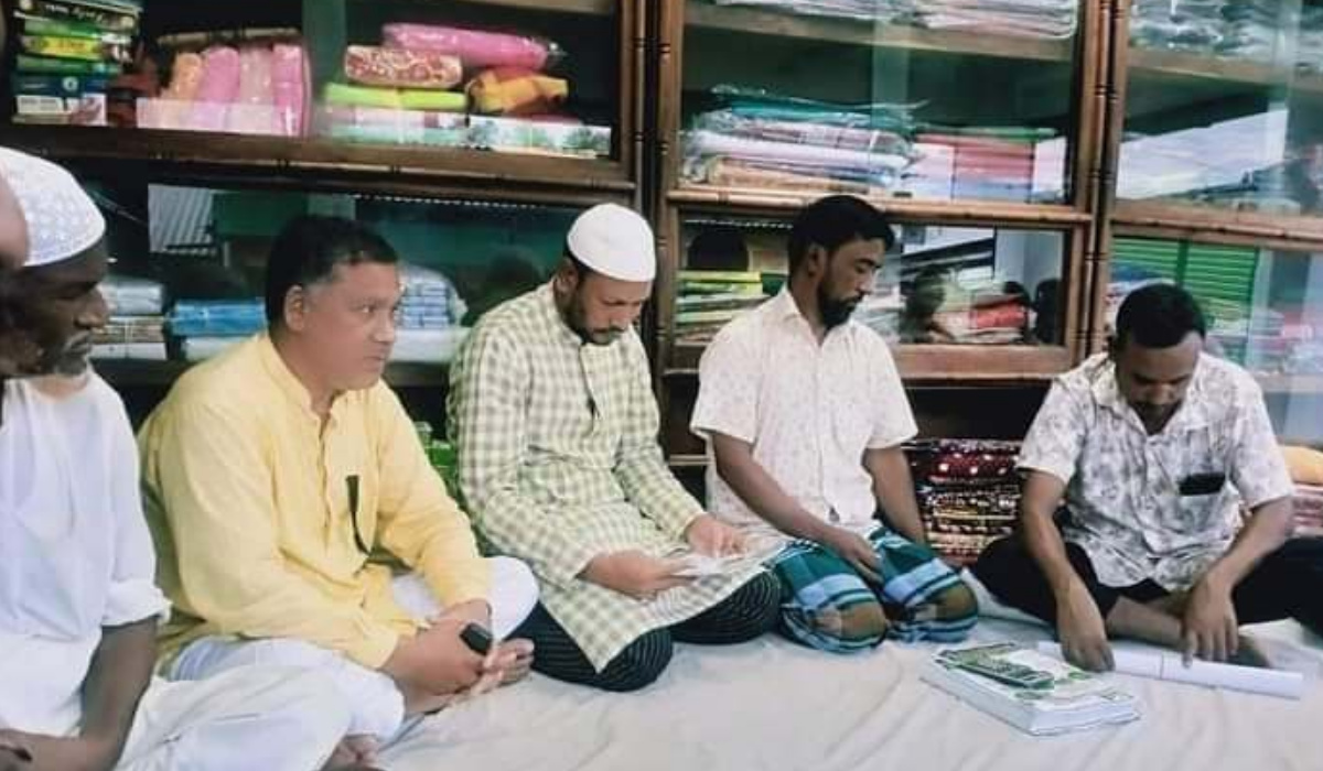 বকশীগঞ্জে কাপড়ের দোকানে বসে শোক দিবসের প্রস্তুতি সভা