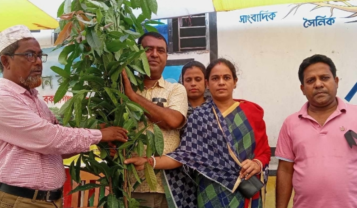 জাতীয় শোক দিবসে ১১ লাখ গাছের চাড়া রোপন করেছে গ্রামীণ ব্যাংক