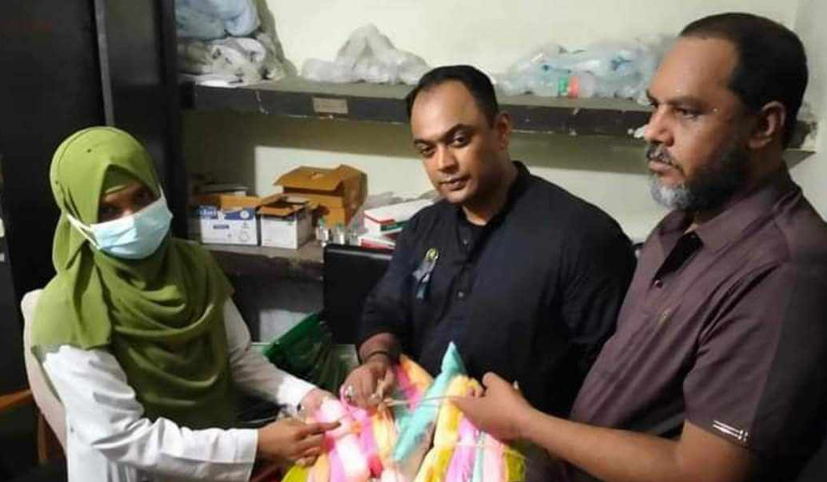 বকশিগঞ্জ হাসপাতালে খাবার-মশারি বিতরণ