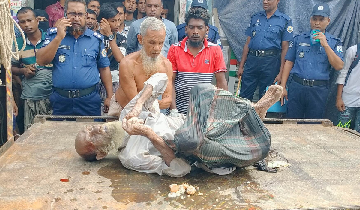 নৌ-পুলিশ ফাঁড়ির ঘাট থেকে লাশ উদ্ধার নৌ-পুলিশ ফাঁড়ির ঘাট থেকে লাশ উদ্ধার