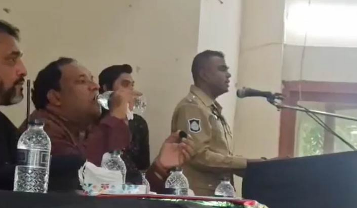 মন্ত্রীর জন্য ভোট চাওয়া সেই ওসি প্রত্যাহার