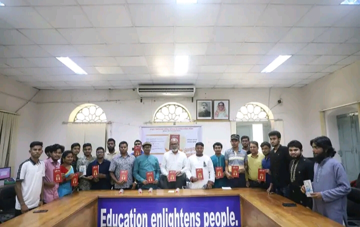 জবিতে সাহিত্য ম্যাগাজিন বুড়িগঙ্গা’র মোড়ক উন্মোচন