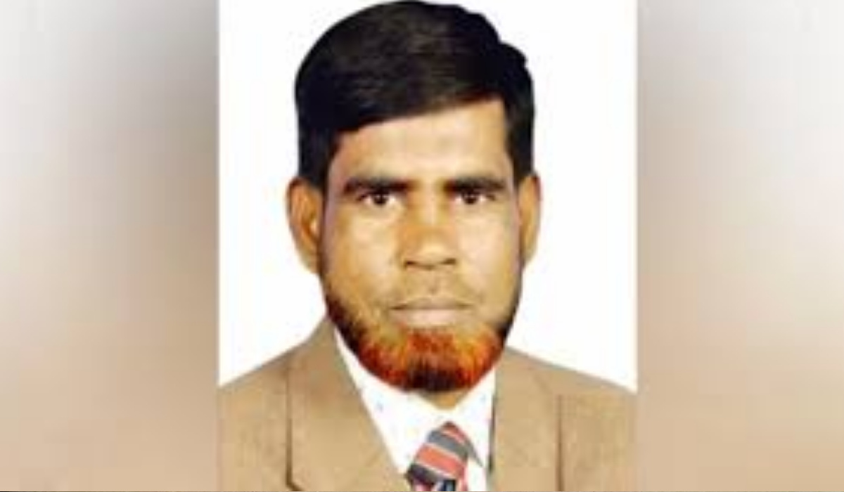প্রমোশনের প্রলোভনে নারী সহকর্মীকে আদর করতে চান পবপ্রবি’র রেজিষ্টার!