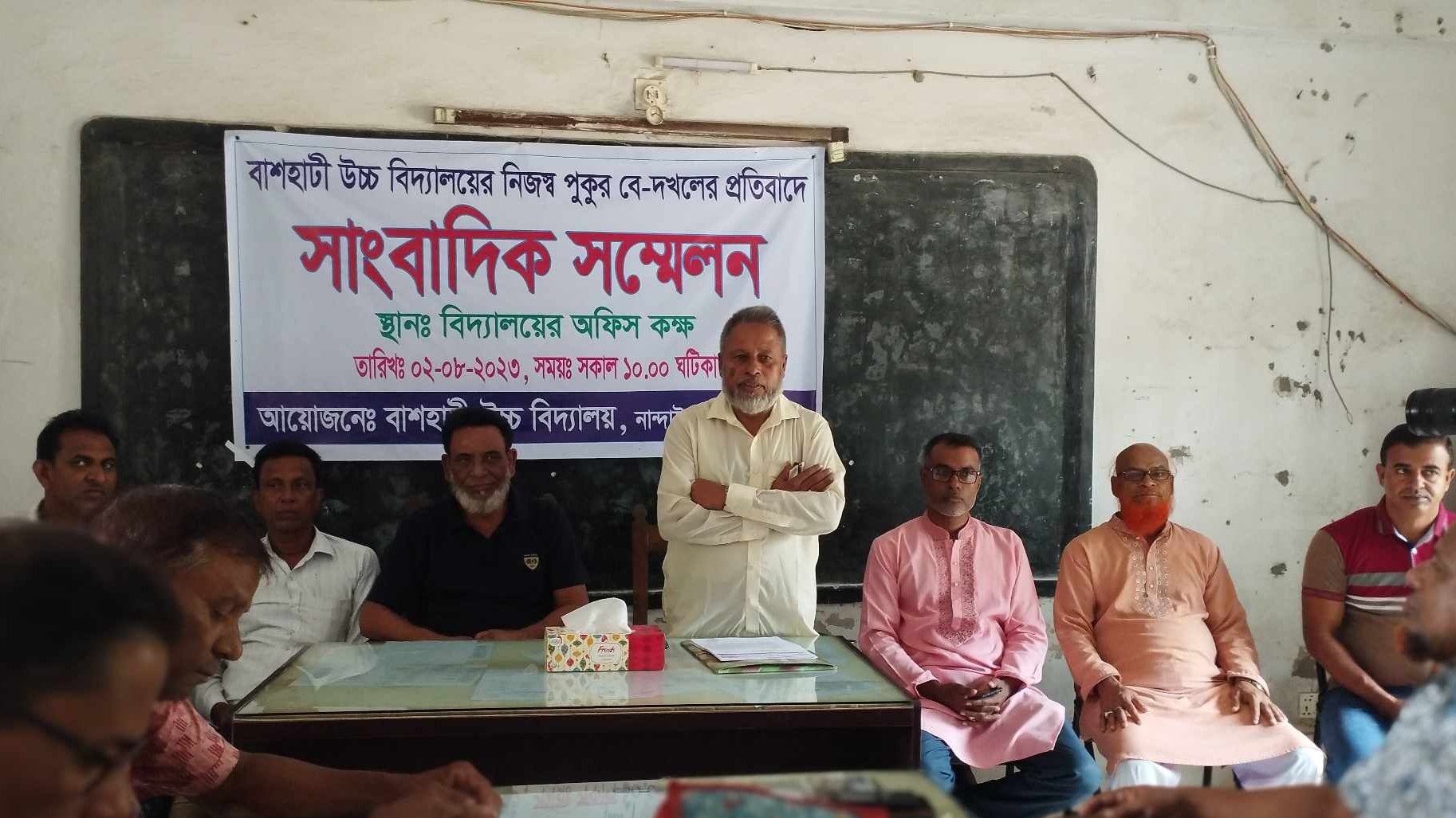 বিদ্যালয়ের পুকুর দখলের অভিযোগ সাবেক সভাপতির পরিবারের বিরুদ্ধে