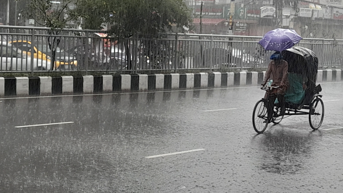 বৃষ্টি ঝরবে আরও, কমবে গরম
