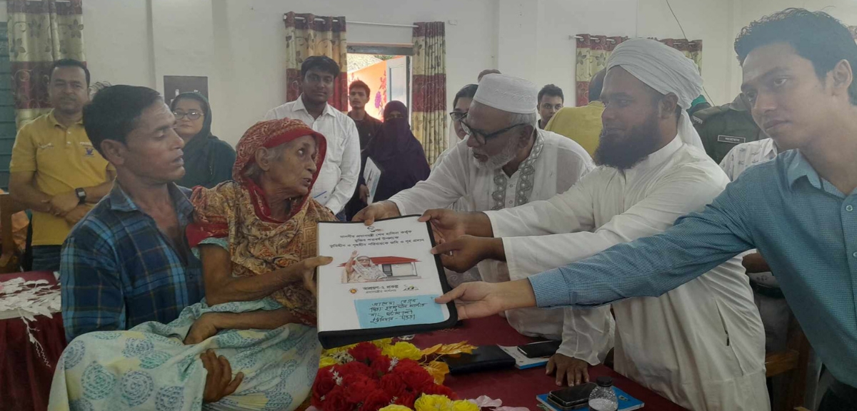 স্বপ্নের ঠিকানায় আমতলীর ৭৫ পরিবার স্বপ্নের ঠিকানায় আমতলীর ৭৫ পরিবার