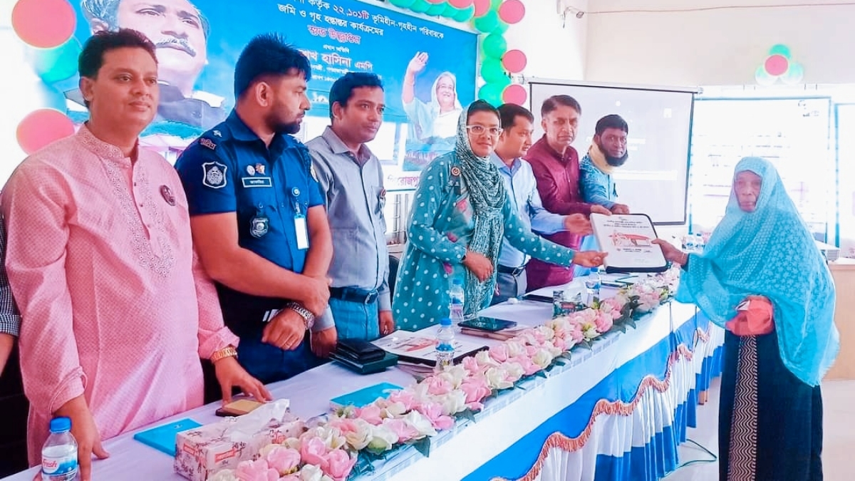 কাউখালীতে ১২৫ পরিবার পেল প্রধানমন্ত্রীর উপহারের ঘর