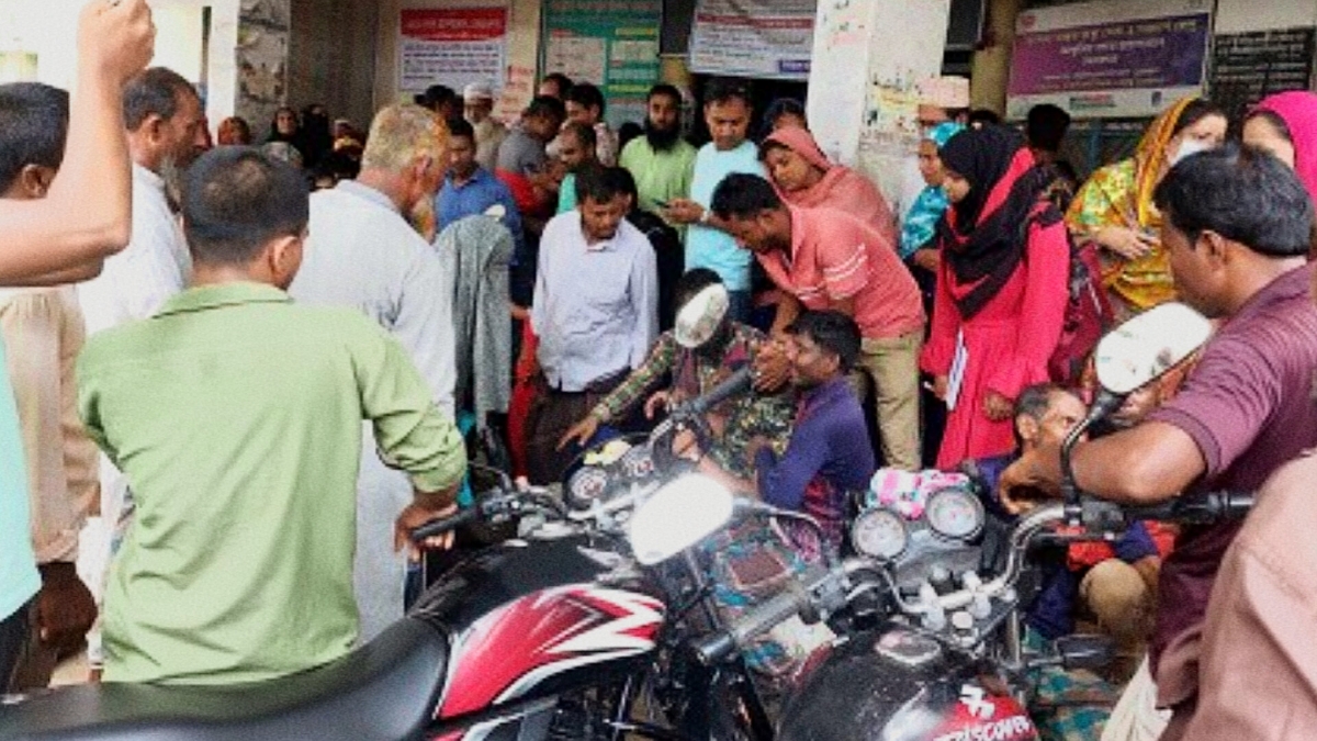 নেত্রকোনায় ট্রাকের চাপায় পিষ্ট হয়ে ভাইয়ের সামনে বোনের মৃত্যু
