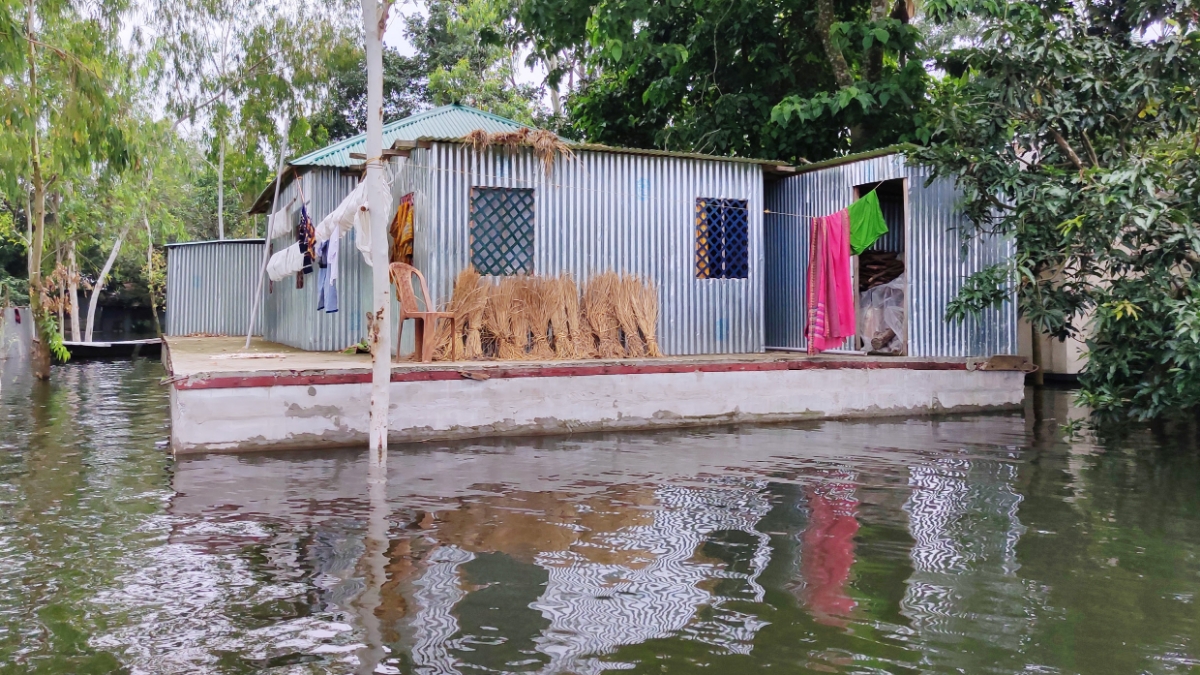 যমুনার পানি বিপৎসীমার ১২ সেন্টিমিটার নিচে, চরাঞ্চল প্লাবিত