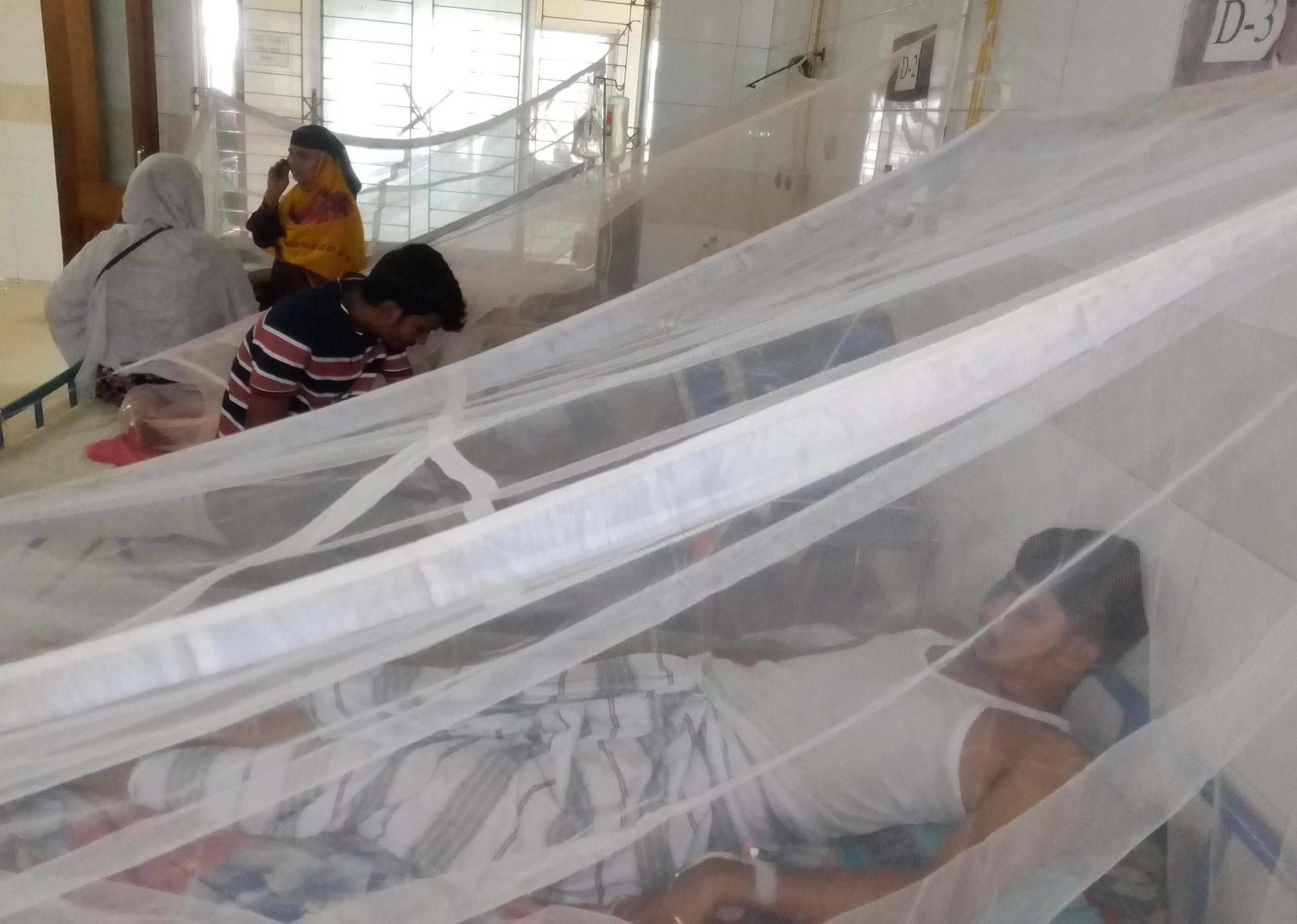 সিরাজগঞ্জে কাঙ্খিত সেবা না পেয়ে হাসপাতাল ছাড়ছে ডেঙ্গুতে আক্রান্ত রোগীরা