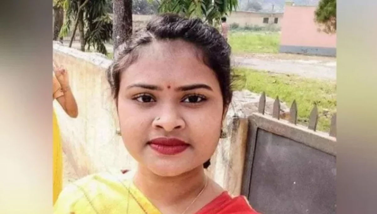 যাচ্ছিলেন পরীক্ষার হলে, জলাবদ্ধ সড়কে ডুবে কলেজছাত্রীর মৃত্যু