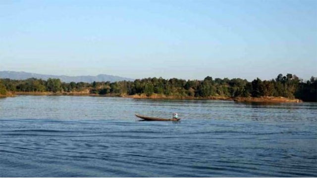 কাপ্তাই হ্রদে নৌযান চলাচল বন্ধের নির্দেশ
