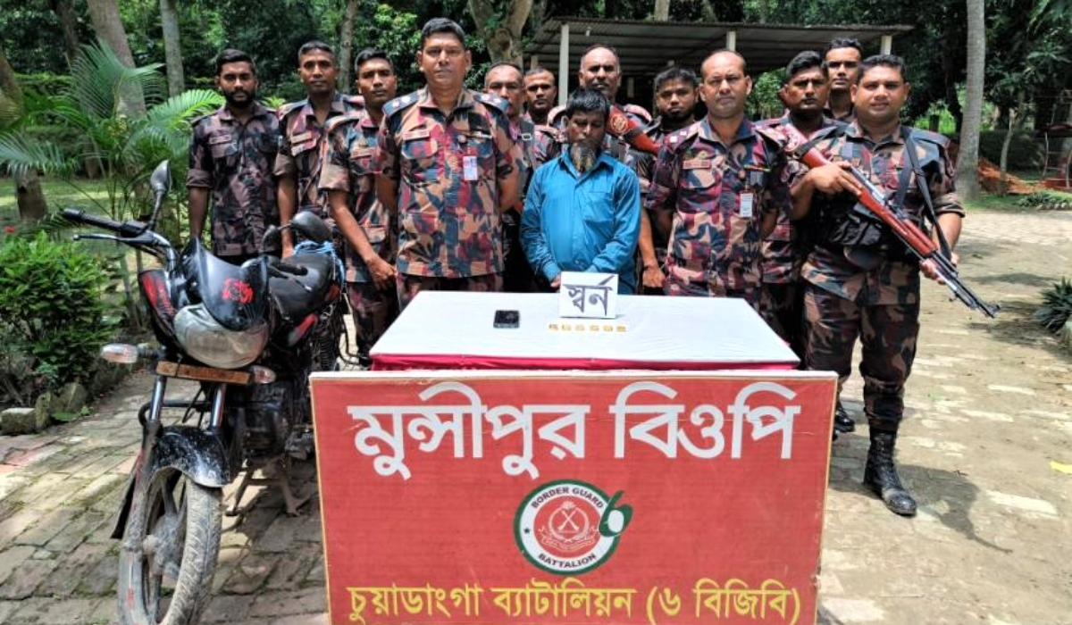 চুয়াডাঙ্গায় ৬টি সোনার বারসহ পাচারকারী আটক
