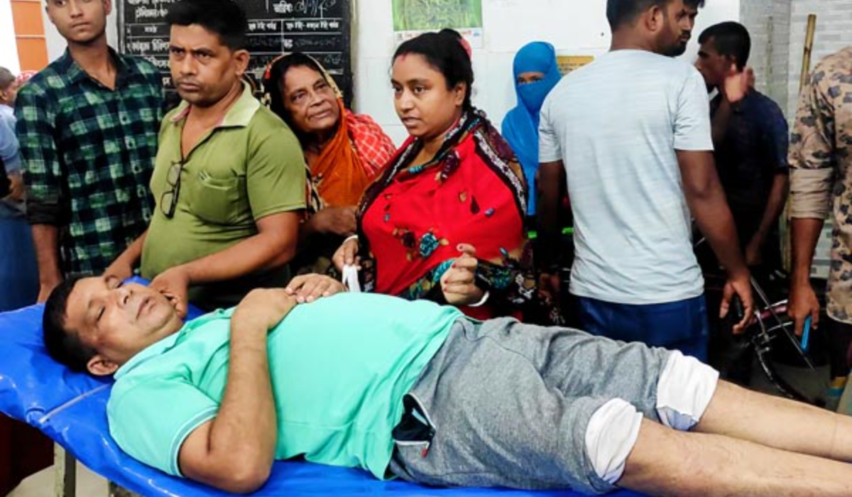 শিশু সন্তানকে নির্যাতনের প্রতিবাদ করায় বাবাকে পিটিয়ে আহত