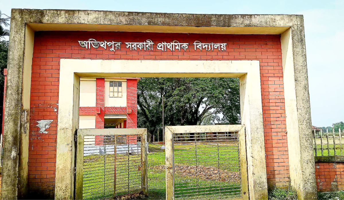 বিনা অনুমতিতে দেড় বছর ধরে অনুপস্থিত শিক্ষিকা