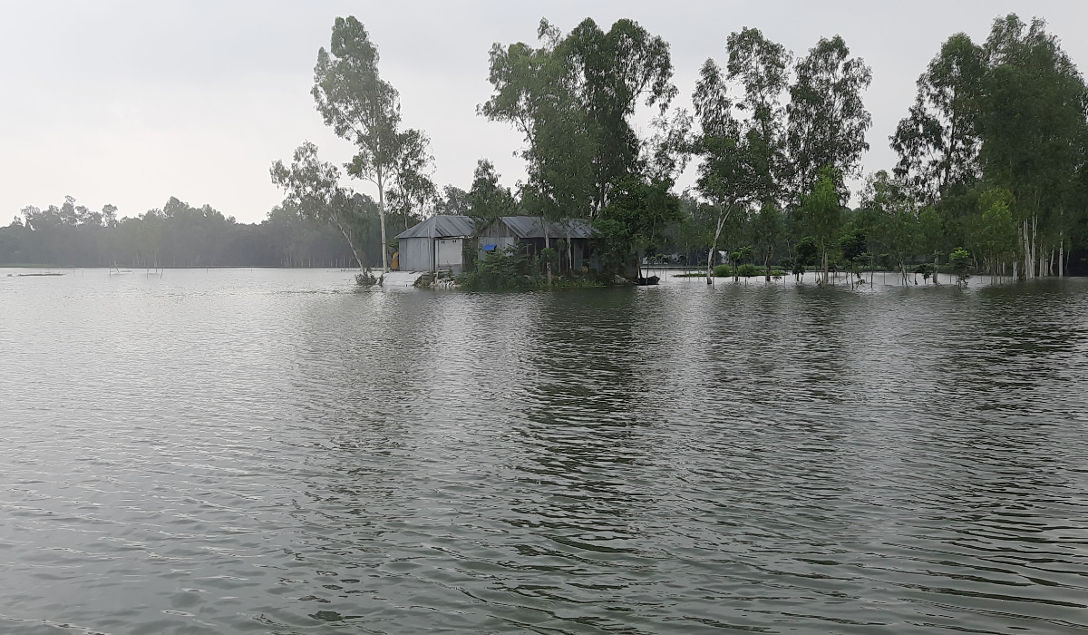 সিরাজগঞ্জে যমুনার পানি বিপৎসীমা ছুঁই ছুঁই, নিম্নাঞ্চল প্লাবিত