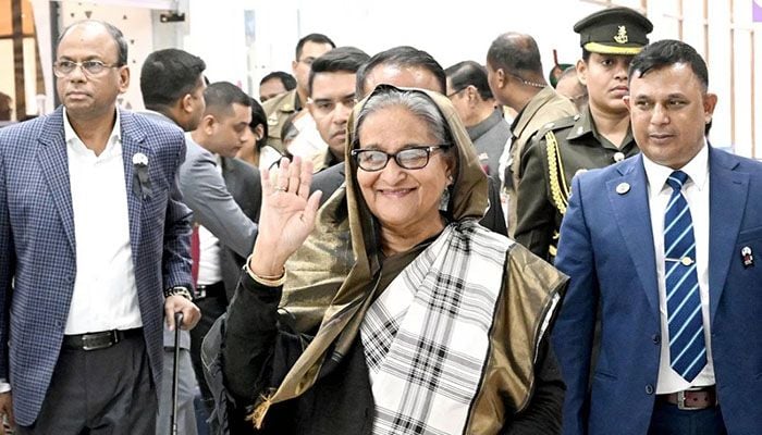 দেশে ফিরেছেন প্রধানমন্ত্রী