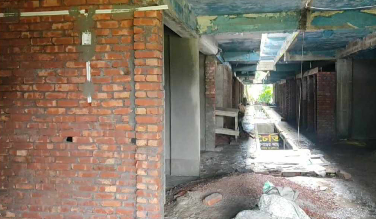 শাহজাদপুরে রবীন্দ্রনাথের বাড়ির সৌন্দর্য নষ্ট করে বহুতল ভবণ নির্মাণ করছে প্রভাবশালী ব্যবসায়ীরা