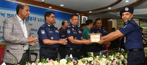 ধামরাইয়ে উৎসবের আমেজে ফুটবল টুর্নামেন্ট শুরু