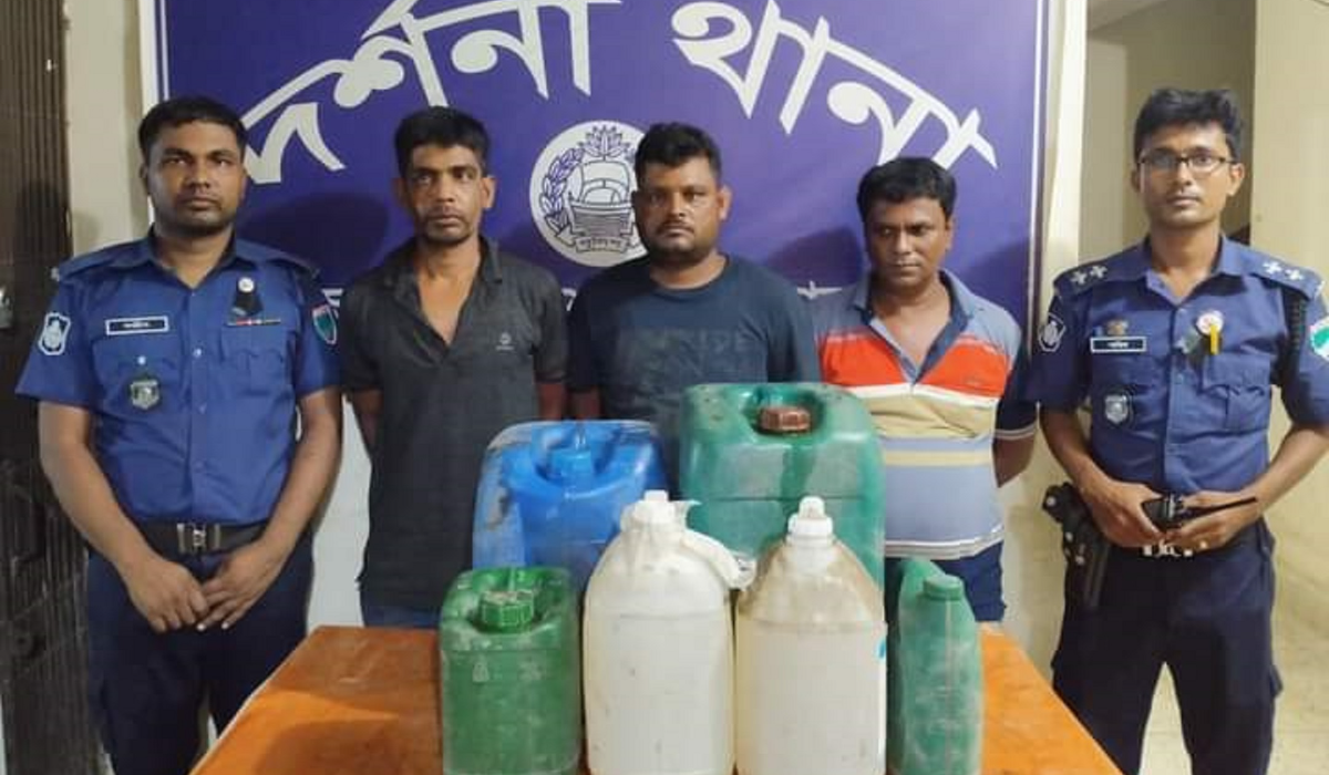 মদসহ তিন কারবারি আটক