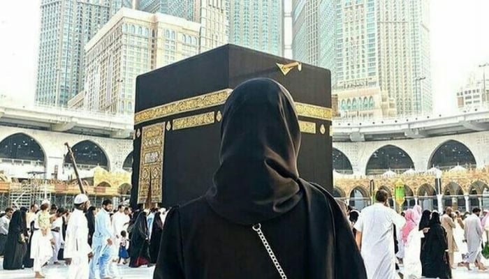 নারী ওমরাহযাত্রীদের পোশাক নিয়ে যে নির্দেশনা দিল সৌদি
