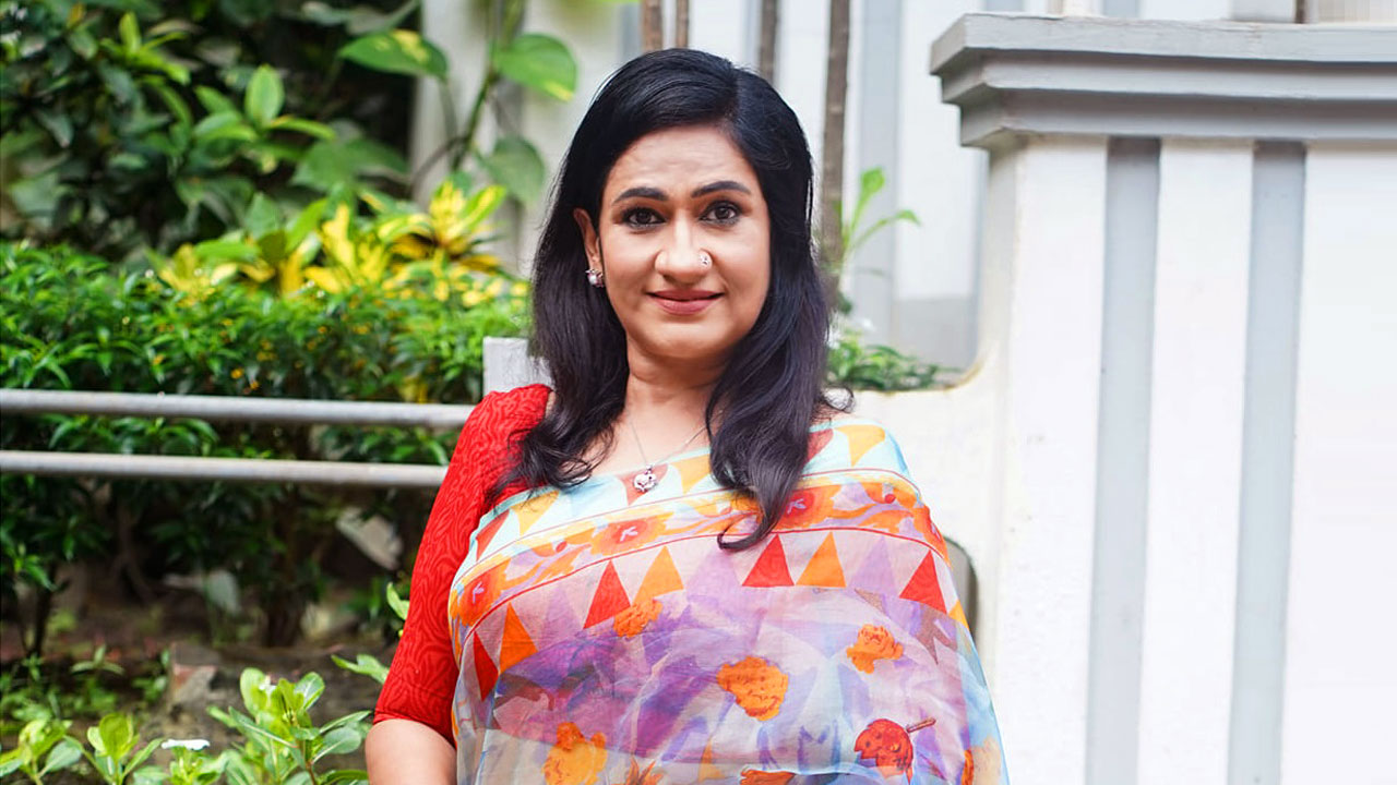 অনেক কান্না জমে ছিল বুকের ভেতরে : মনিরা মিঠু