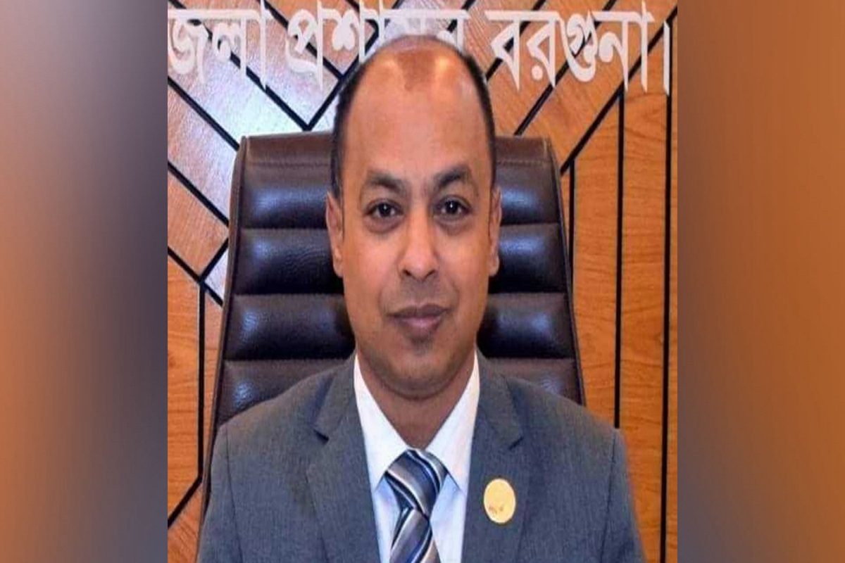 ভিডিও ভাইরাল : গণমাধ্যম এড়িয়ে চলছেন বরগুনার সাবেক ডিসি