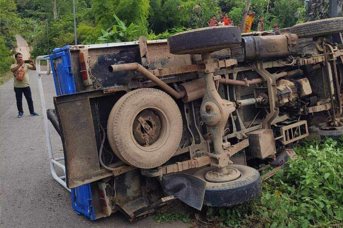 রাঙামাটির সাজেকে আবারো পর্যটকবাহী পিকআপ উল্টে আহত ১২