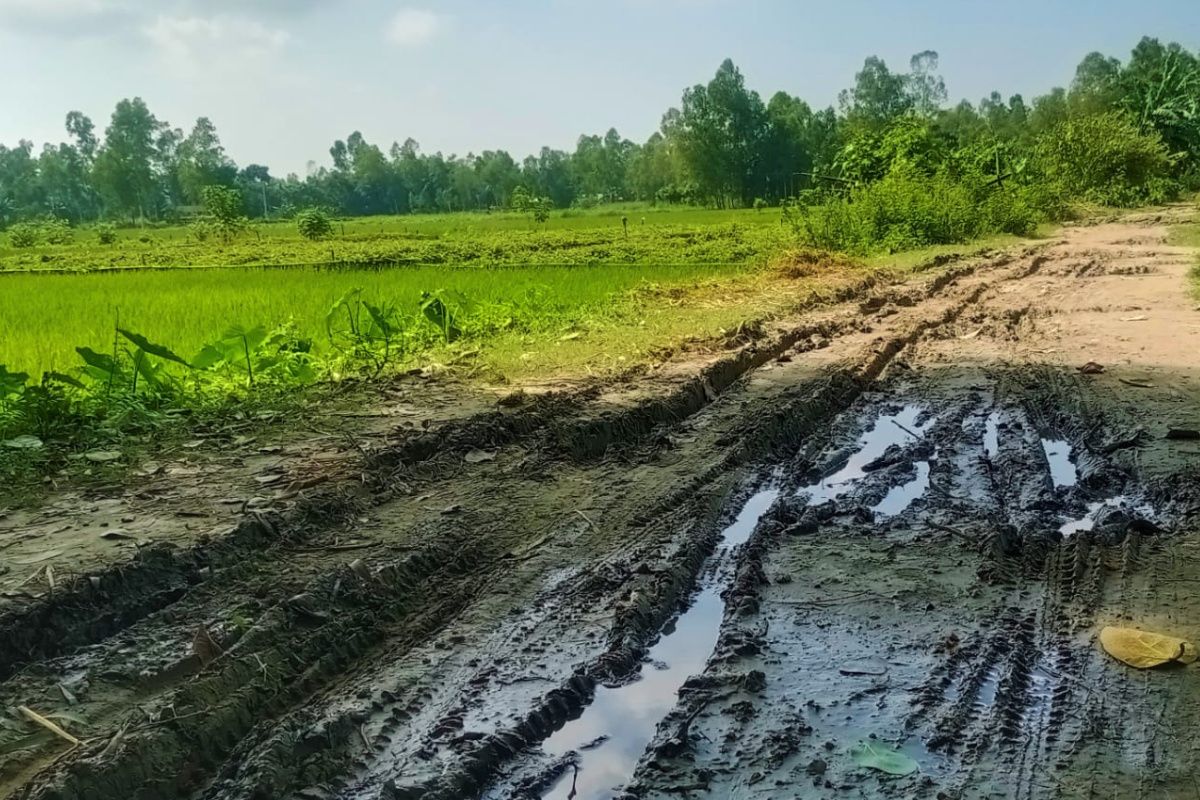 আট গ্রামের মানুষের দুর্ভোগ