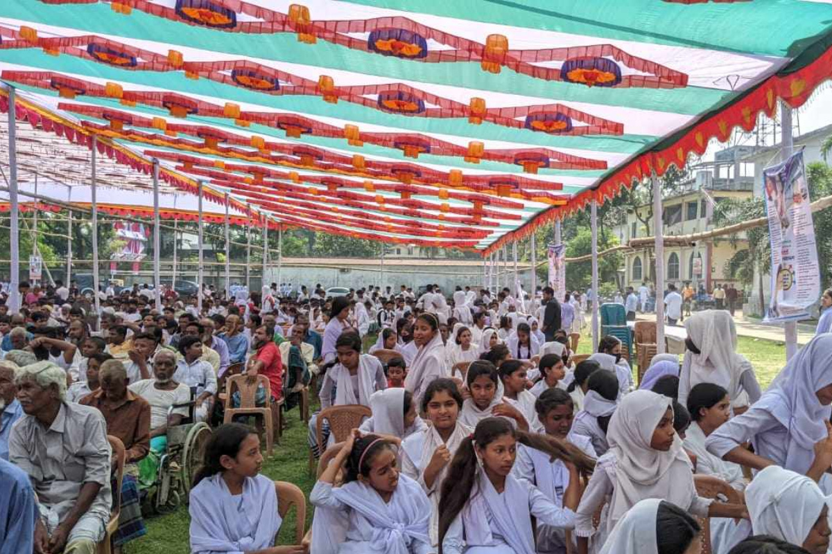 বিদ্যালয় আগেভাগে ছুটি দিয়ে এমপির সভায় পাঠানো হলো শিক্ষার্থীদের