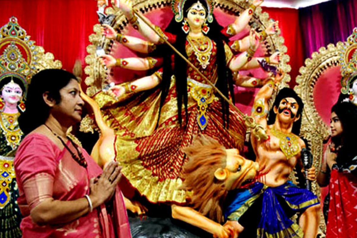 ষষ্ঠী পূজার মধ্য দিয়ে পাঁচদিনের দুর্গোৎসব শুরু 