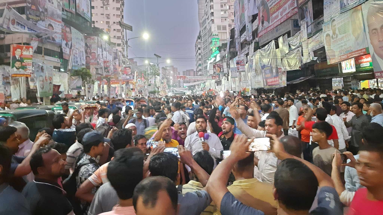 একদিন আগেই ‘লোকারণ্য’ নয়াপল্টন