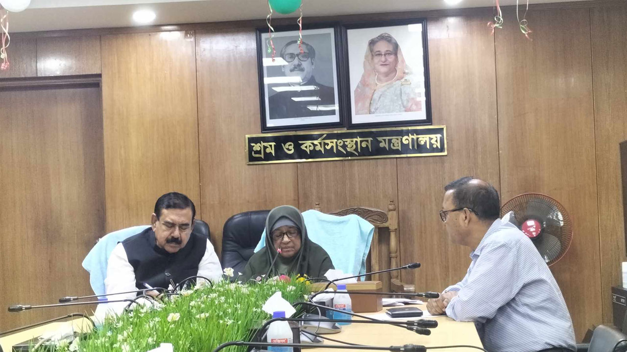 ‘শ্রমিকদের খেপিয়ে তোলার জন্য বিএনপি মহাসচিব বিবৃতি দিয়েছেন’