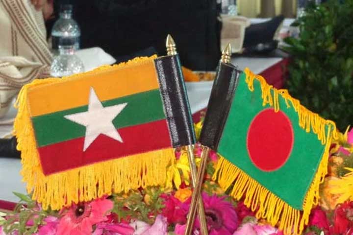 পতাকা বৈঠকের পর আটক বিজিপির ৩ সদস্যকে হস্তান্তর