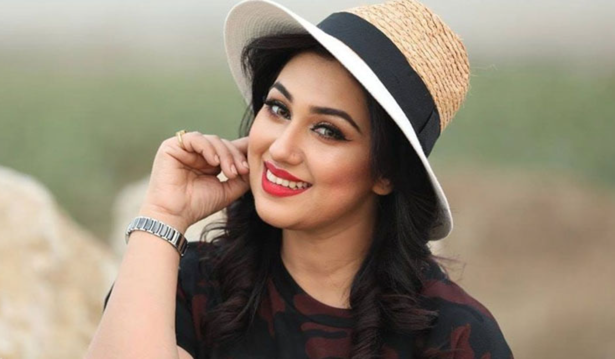 যে কারণে বোরকা পরবেন অপু বিশ্বাস