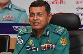 সাংবাদিকদের দেওয়া কথা রাখলেন ডিএমপি কমিশনার