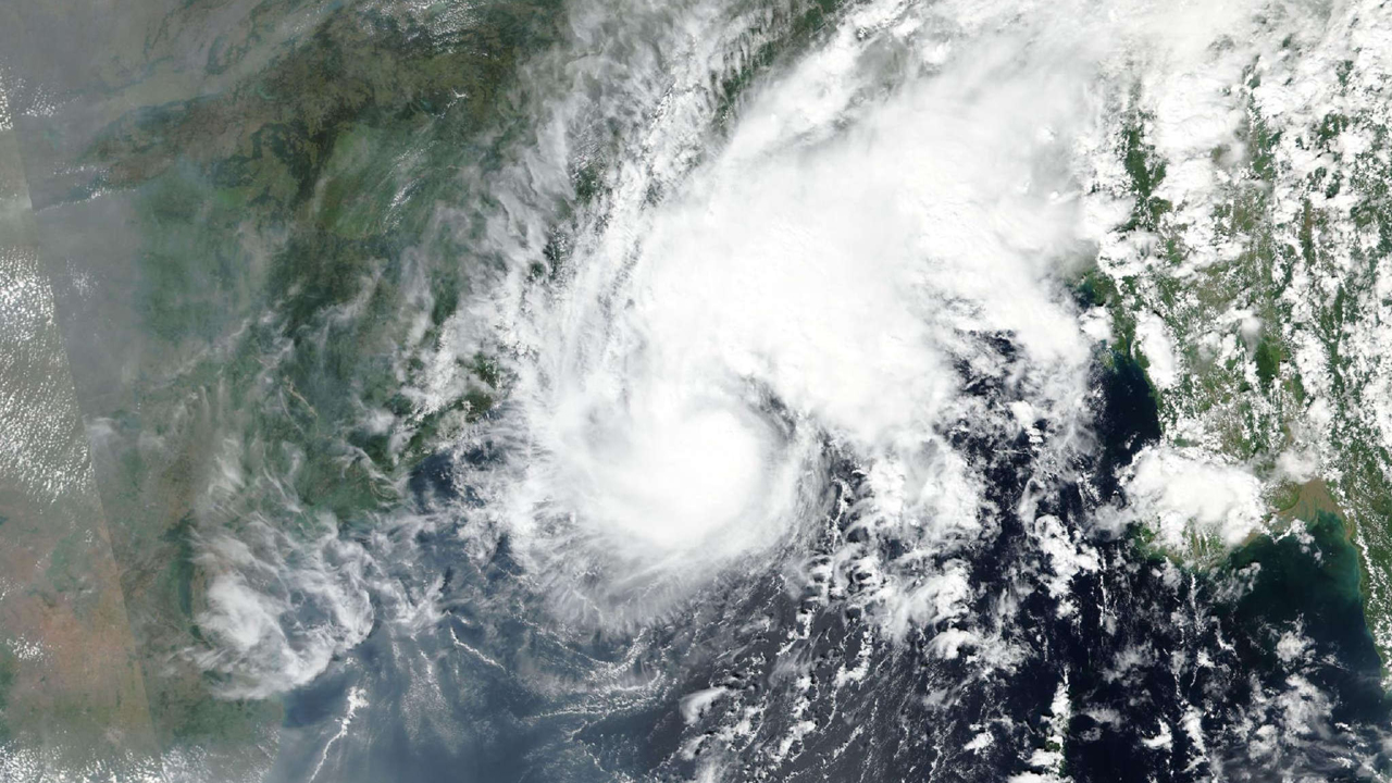 বাংলাদেশে ধেয়ে আসছে ঘূর্ণিঝড় হামুন, সতর্ক রয়েছে মিয়ানমার