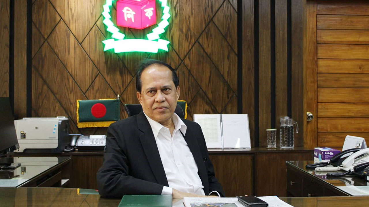 অপেক্ষা করবেন সিইসি