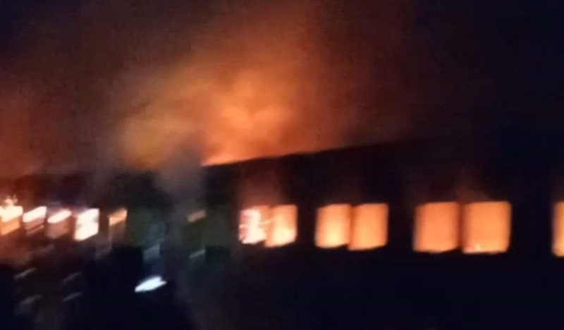 জামালপুরে যমুনা এক্সপ্রেসের তিন বগিতে আগুন