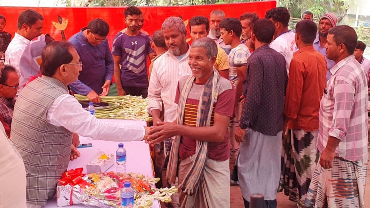 আ.লীগে যোগ দিলেন বিএনপির ৫০ নেতাকর্মী