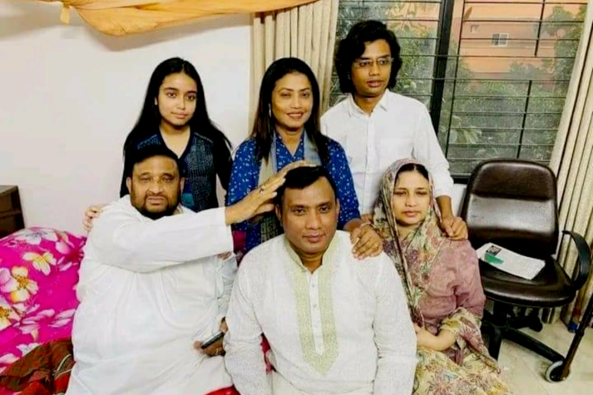 বাবার দেখানো পথে নৌকার মাঝি হলেন ছেলে