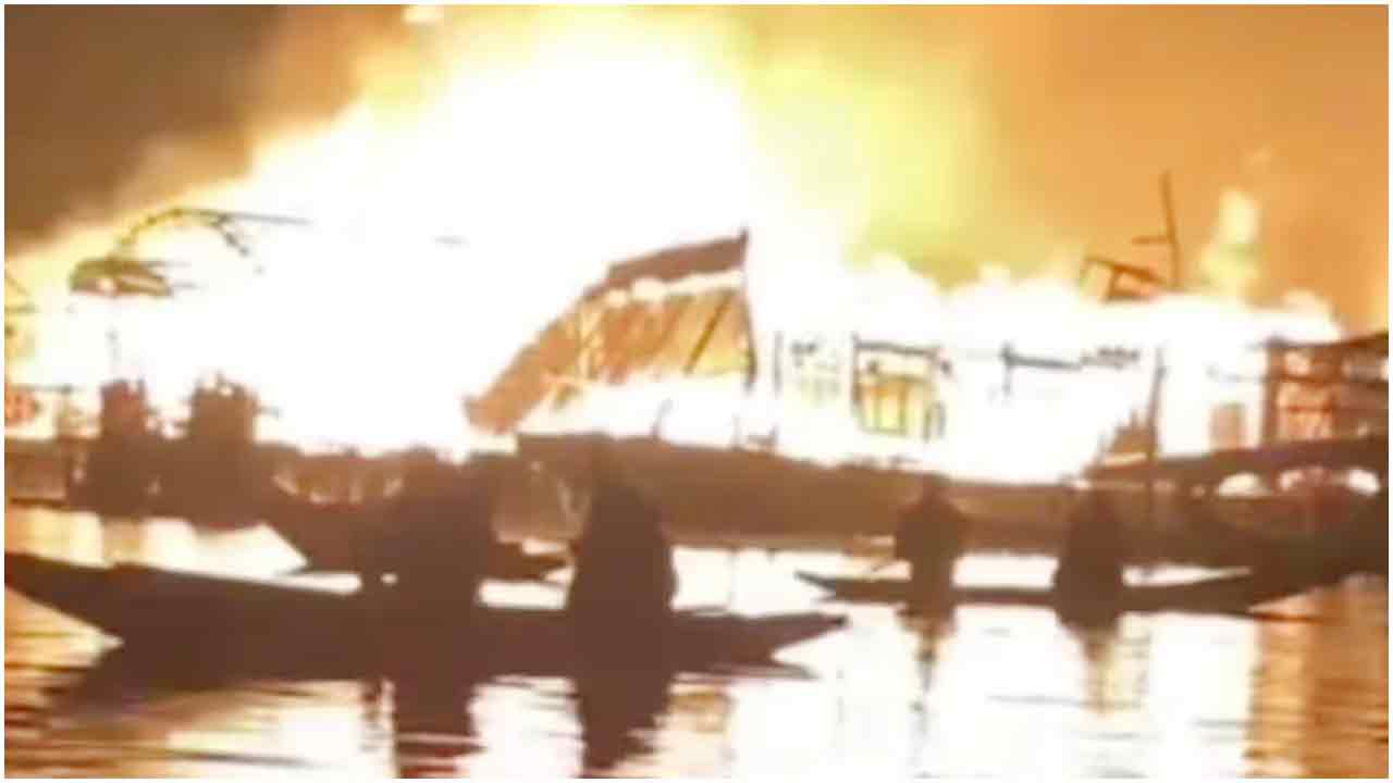 কাশ্মিরের ডাল লেকে ভয়াবহ অগ্নিকাণ্ডে ৩ বাংলাদেশি নিহত