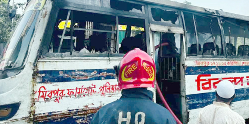 এবার গুলিস্তানে বাসে আগুন