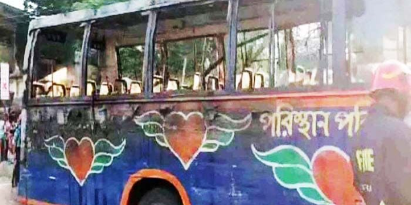 উত্তরায় যাত্রীবাহী বাসে আগুন